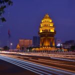 The Independence Monument in Phnom Penh at night