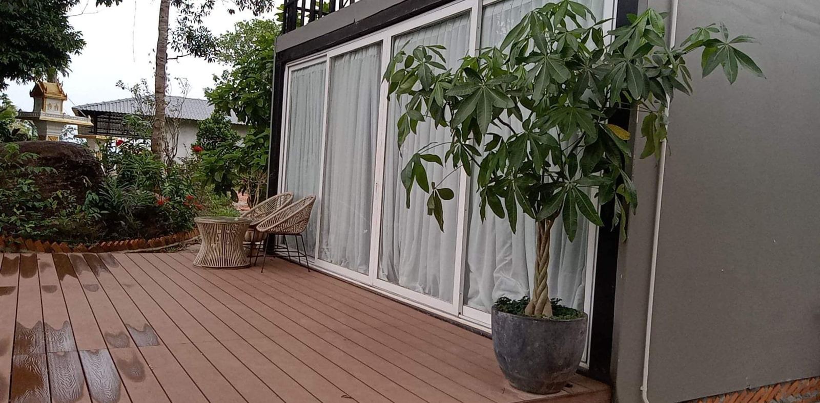 The Frangipani Container House at Sea River Lodge, Srae Ambel