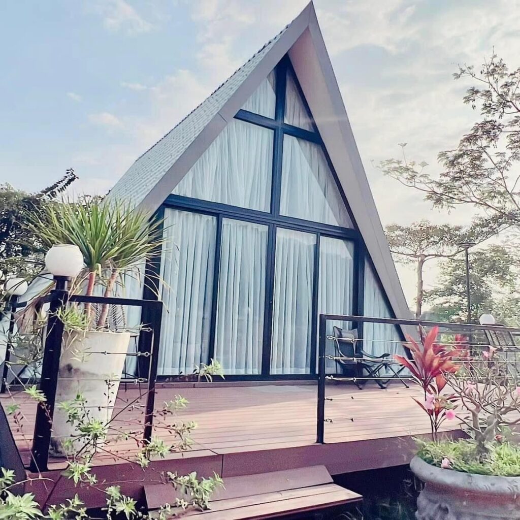 The Lotus A-Frame House at Sea River Lodge, Srae Ambel
