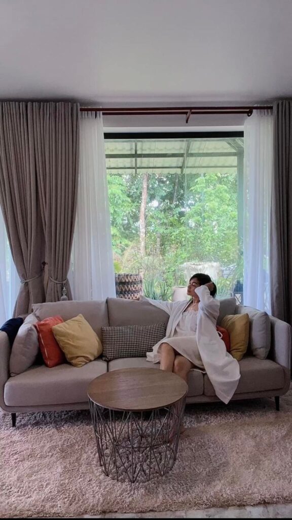 Living space in the Romduol Luxury House, Sea River Lodge